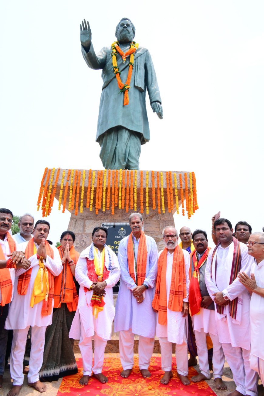ଗୋପବନ୍ଧୁଙ୍କ ଗାଁରେ ବୁଲିଲେ ମୁଖ୍ୟମନ୍ତ୍ରୀ, ଲୋକଙ୍କ ସହ ମିଶିଲେ