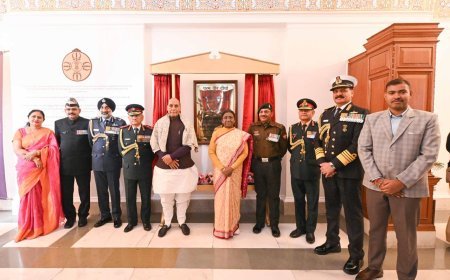 प्रधानमंत्री ने देश के अदम्य वीरों के प्रति श्रद्धांजलि के रूप में राष्ट्रपति भवन में परमवीर दीर्घा का स्वागत किया